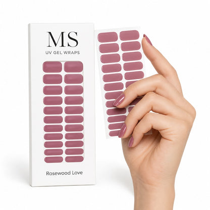 Folii gel UV MS Rosewood Love aplicate pe unghii, lângă ambalaj